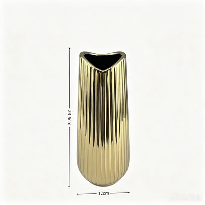 Moderne gerippte keramische Vase