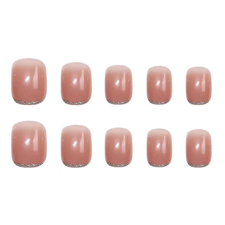 Elegante und schimmernde Nagelkunst Brehn