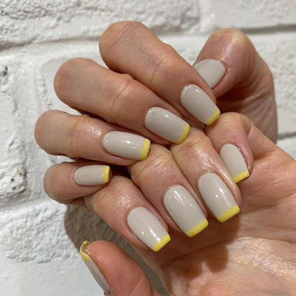 Kunstvolle Nagelverlängerungen mit modernem French-Tip Design Brehn