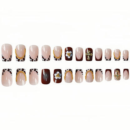 Blumenverzierte Nagelkunstverlängerungen Brehn
