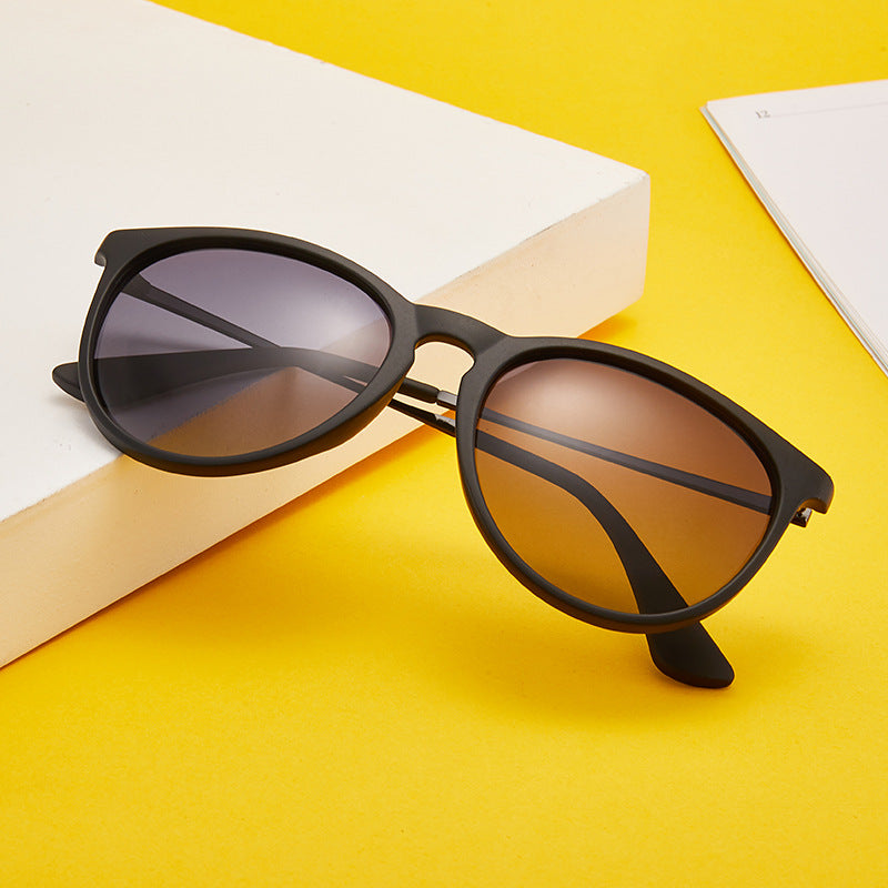 Damen modische und elegante Sonnenbrille mit hochwertigem Kunststoffrahmen und verspiegelten Gläsern Brehn