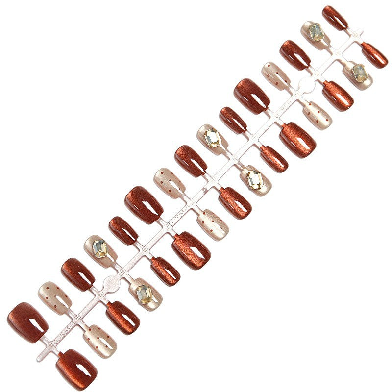 Kunstnagelset mit eleganten Ombre-Designs und funkelnden Akzenten Brehn