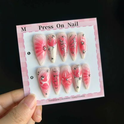 Dekorativer Press-On-Nagelset mit einzigartigen Designmerkmalen