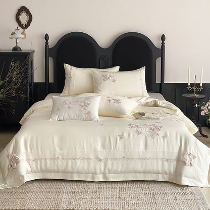 Elegante Satin-Bettwäsche-Garnitur mit Rosen- und Schmetterlingsstickerei