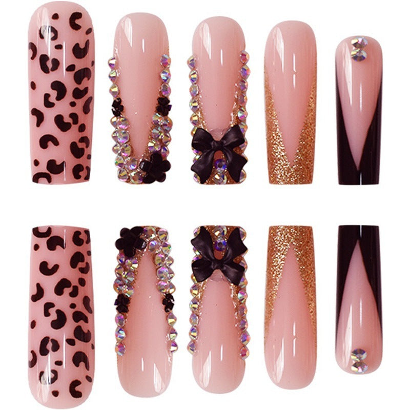 Glamouröses Press-On Nagelkunstset mit Strass- und Leopardenakzenten Brehn