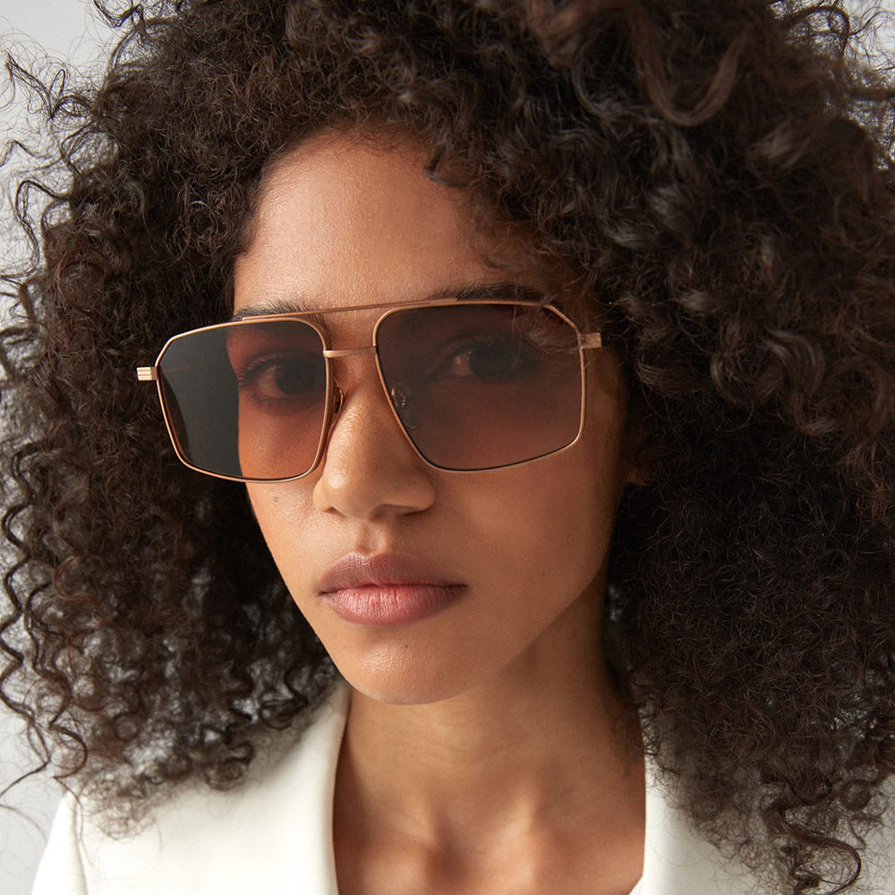 Damen modische Sonnenbrille im geometrischen Design Brehn