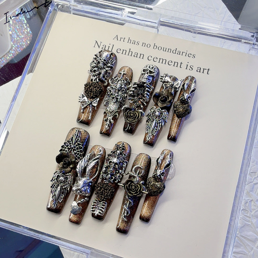 Verschnörkeltes, von der Gotik inspiriertes Press-On-Nail-Art-Set