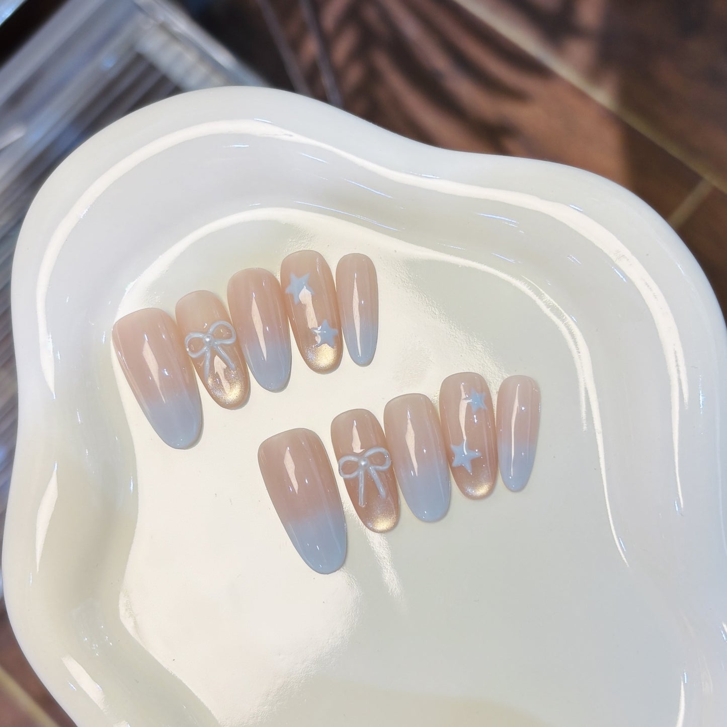 Elegante Kunstnagelset mit Schleifen- und Sternendesigns Brehn