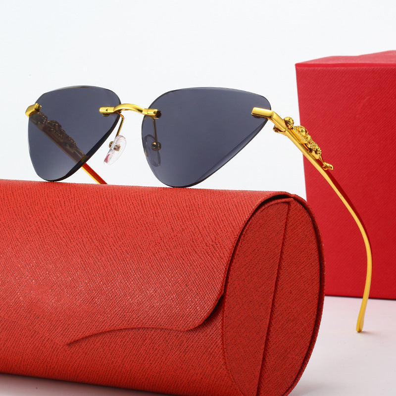 Damen Designer-Sonnenbrille mit kreativem, dreieckigem Rahmen und elegante goldene Akzente Brehn