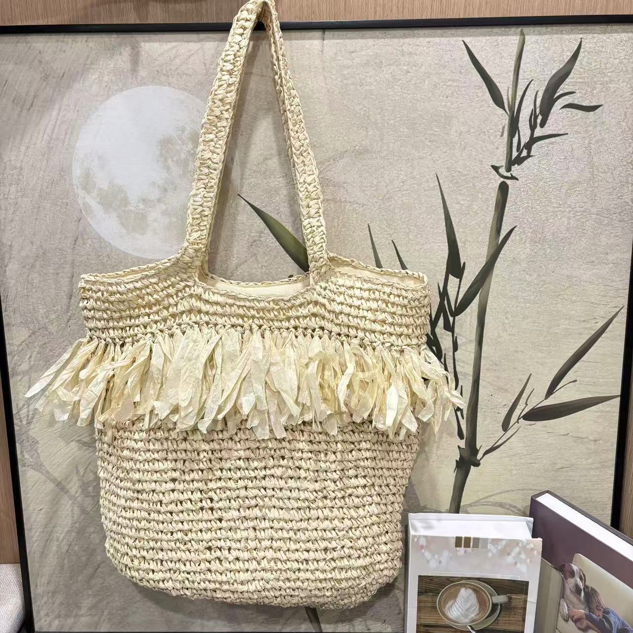 Geflochtene Tasche mit Fransigem Design Brehn