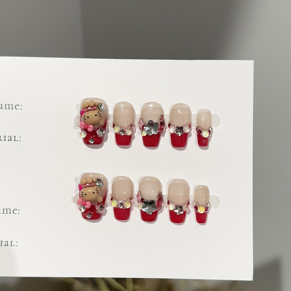 Dekoratives Press-On Nagelkunst Set