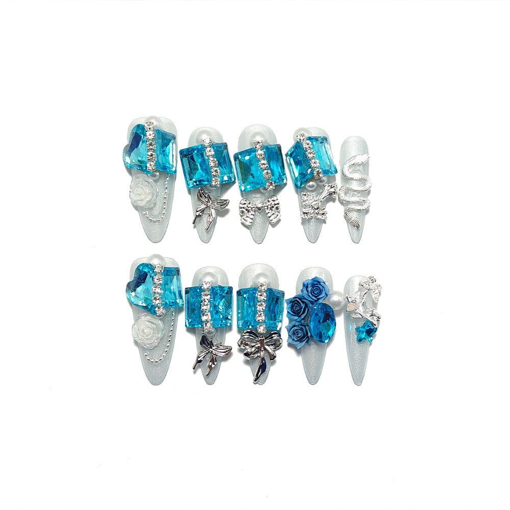 Kunstnagel-Set mit glamourösen Verzierungen Brehn