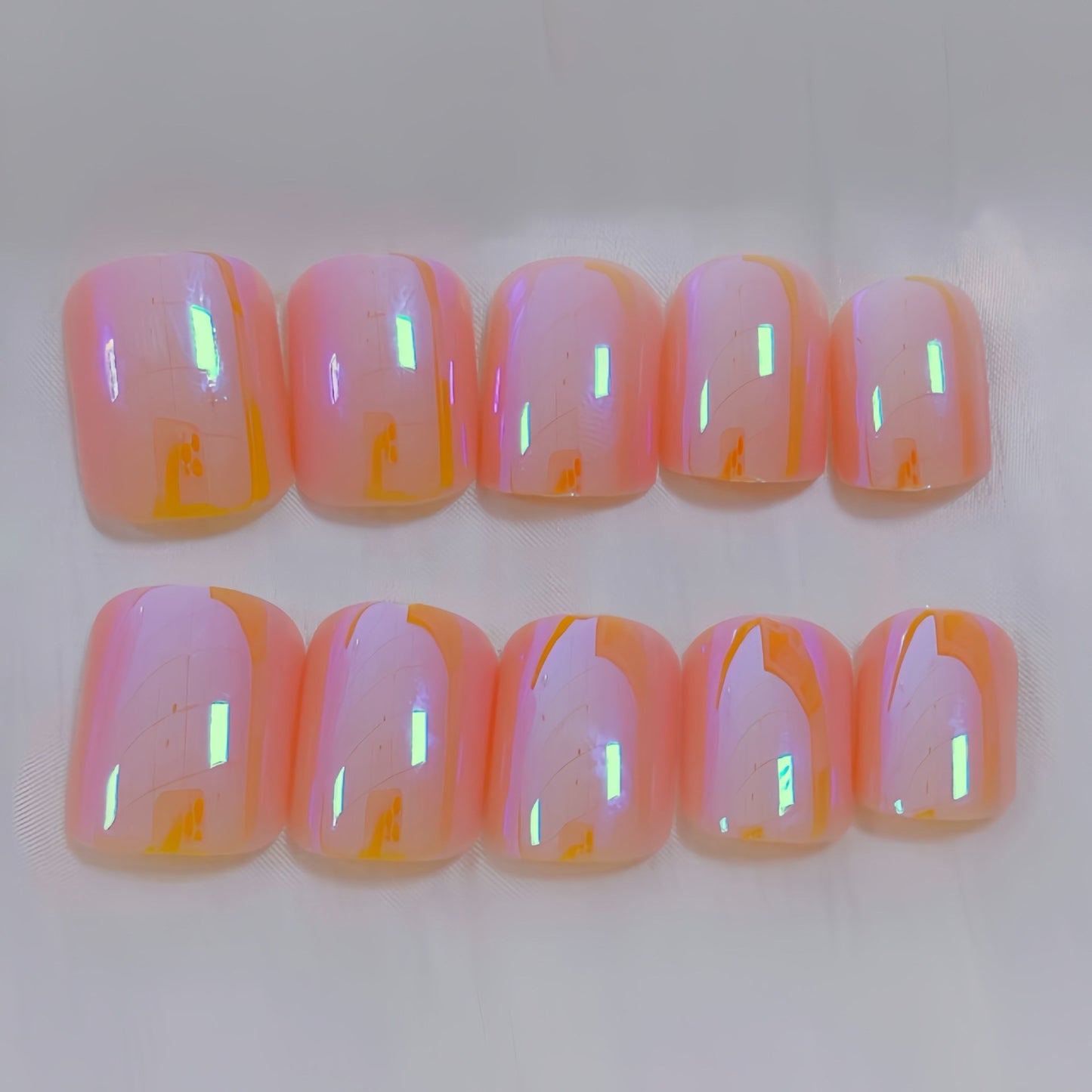 Iridescent Glänzende Nagelspitzen Brehn