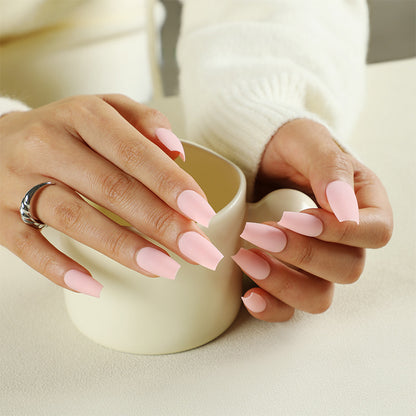 Kunstvolle Nagelverlängerungen im modernen Stil Brehn
