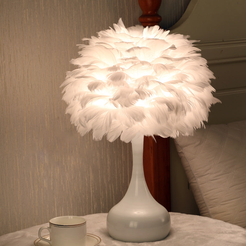 Federstil beleuchtete Tischlampe
