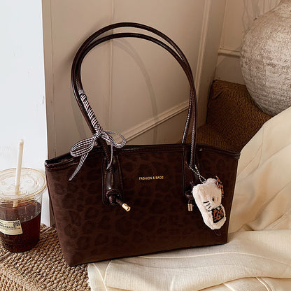 Texturierte Handtasche
