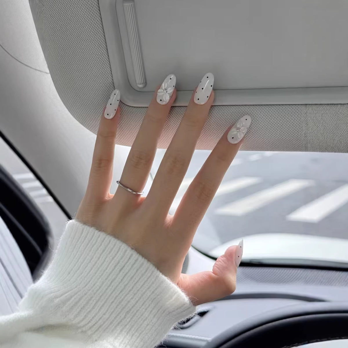 Dekoratives Press-On Nagelkunstset mit einzigartigen 3D-Elementen