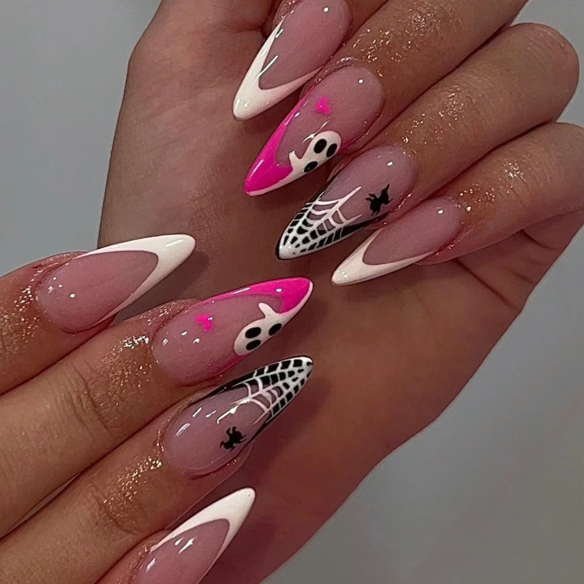 Kunstnagelset mit detaillierten floralen Designs Brehn