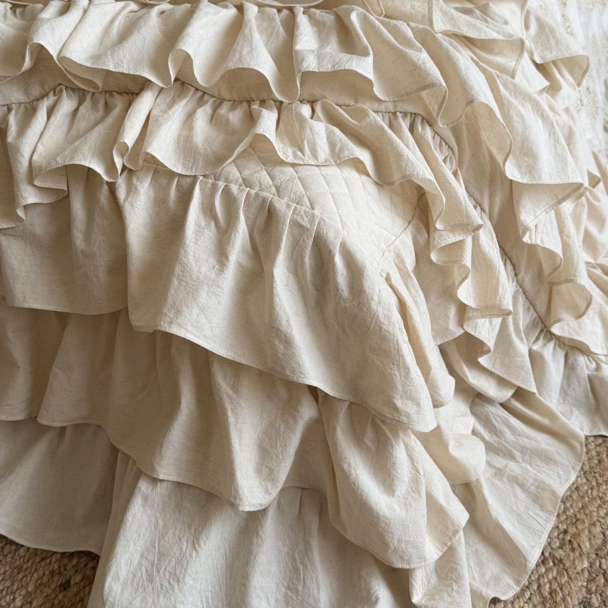Rüschen-Bettwäscheset aus Baumwoll-Quilt mit Steppmuster und Kissenbezügen