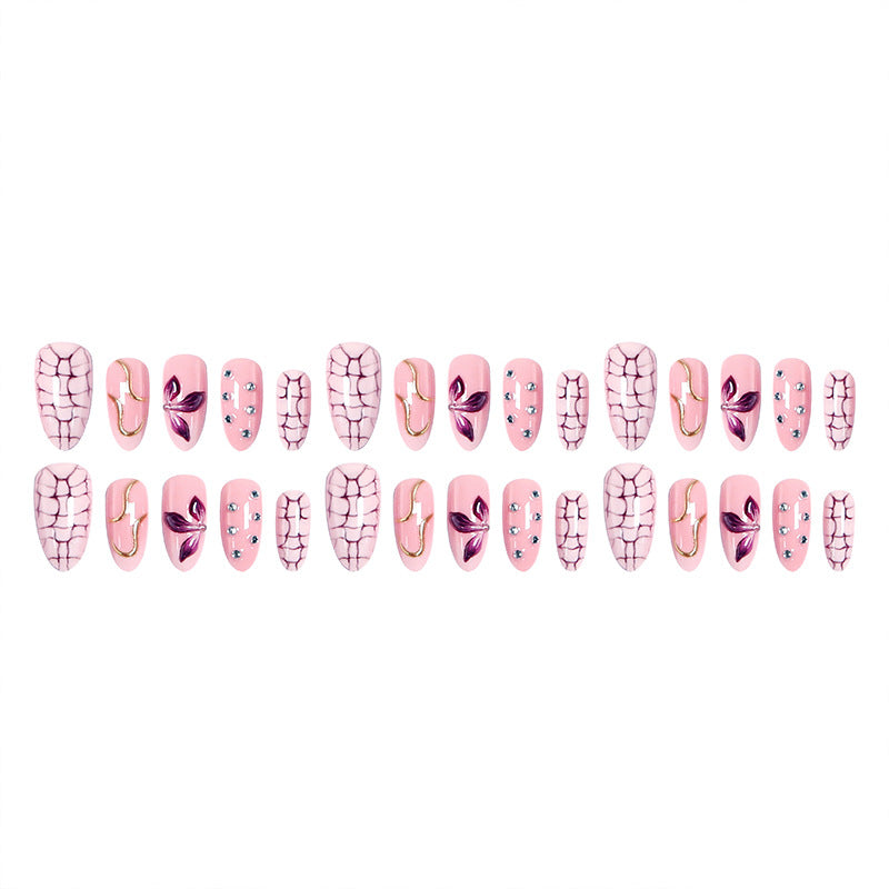 Kunstnagelset mit glamourösem Design und funkelnden Akzenten Brehn