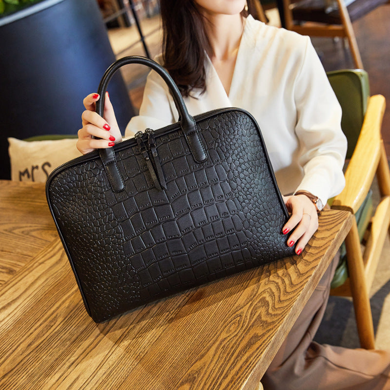 Elegante Laptop-Tasche Im Luxuriösen Krokodil-Look Brehn