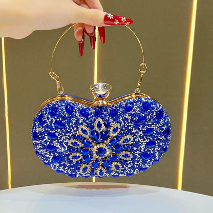 Aufwändige, mit Kristallen verzierte Abend-Clutch
