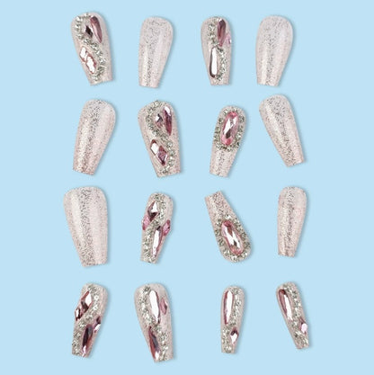 Künstlerische, mit Kristallen verzierte Nagelverlängerungen Brehn