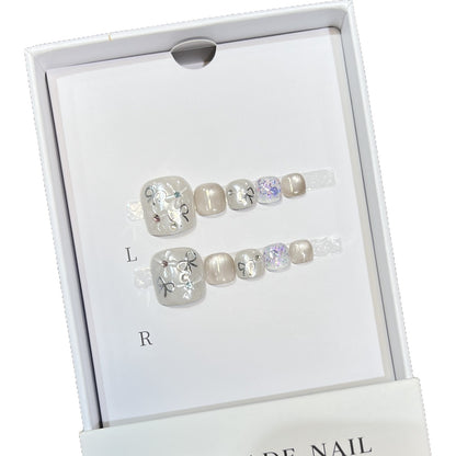 Künstlerisches Press-On-Nagelset mit Glitzer und Blumendesign Brehn