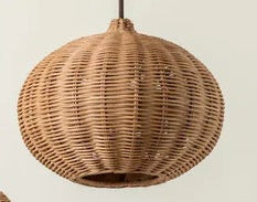 Handgefertigte Pendelleuchte aus geflochtenem Rattan Brehn