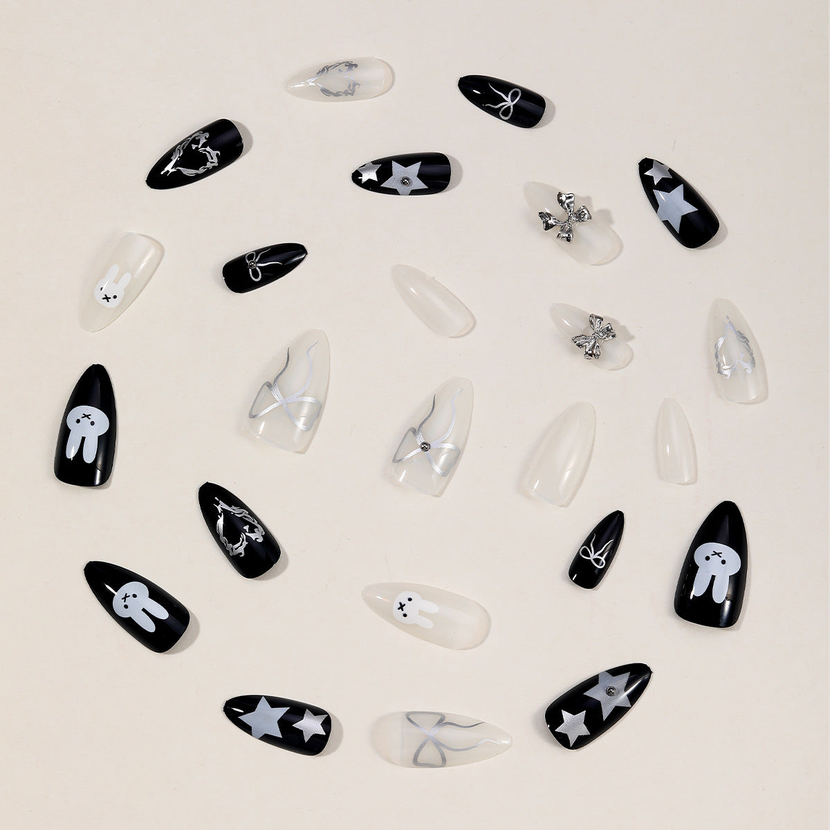 Dekorative gotische Nagelkunst-Verlängerungen Brehn
