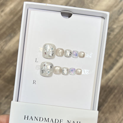 Künstlerisches Press-On-Nagelset mit Glitzer und Blumendesign Brehn