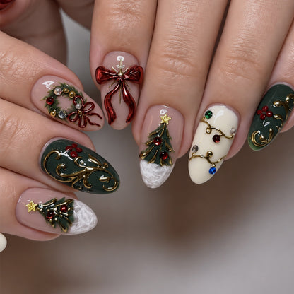 Festliche Kunstnägel mit Weihnachtsmotiven Brehn