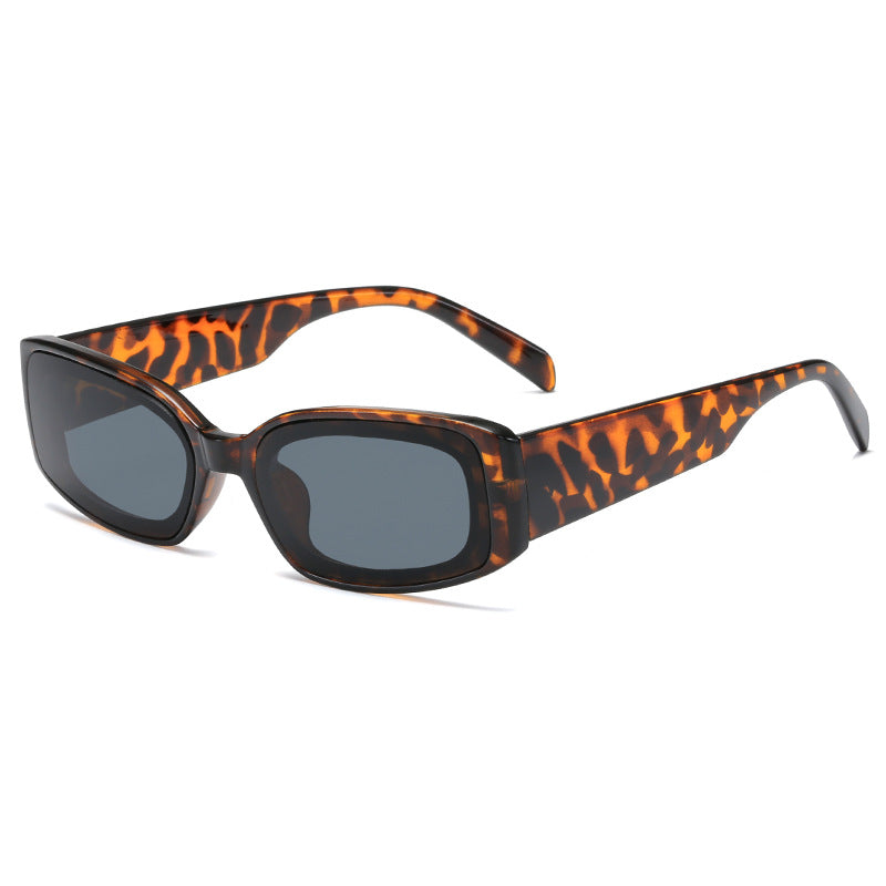 Damen stilvolle Sonnenbrille mit quadratischen Gläsern und transparentem Rahmen Brehn