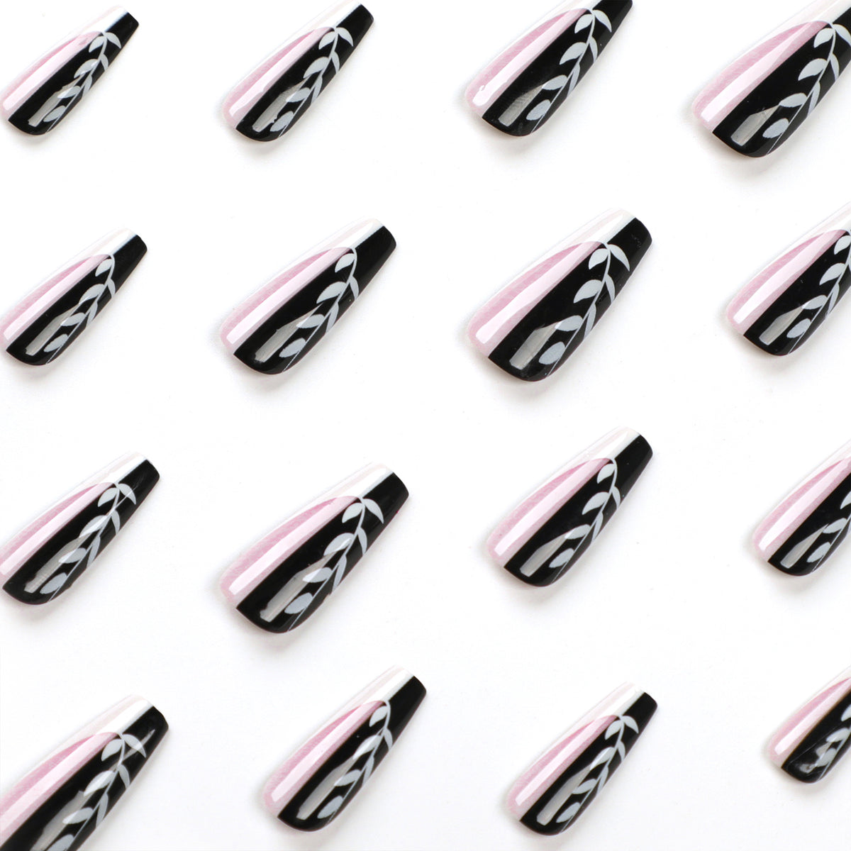 Kunstvolle Nagelverlängerungen im eleganten Schwarz-Weiß-Design Brehn