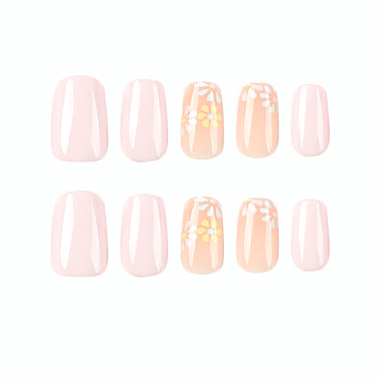 Kunstvolle Nagelverlängerungen mit Blumenverzierungen Brehn