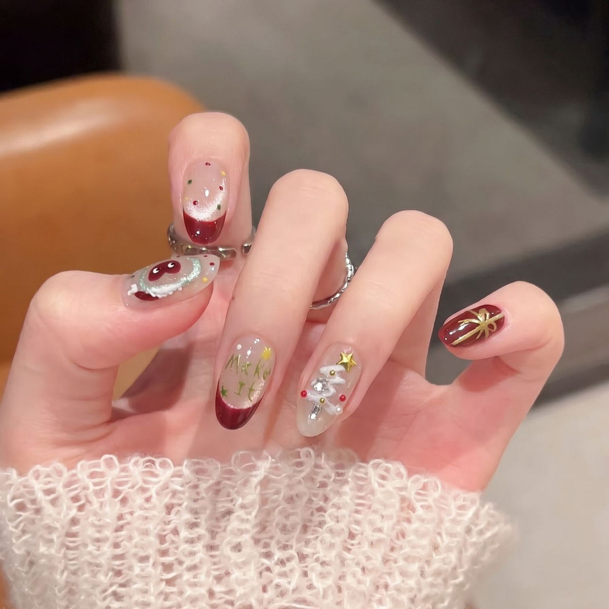 Festliches Press-On Nail Art Set mit Weihnachtsdesigns Brehn