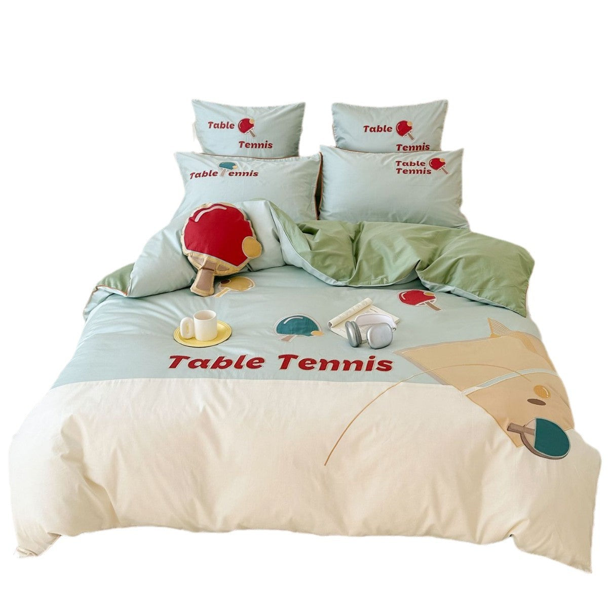 Kinder-Bettwäsche-Garnitur mit Fußball-Print, gestreifter Satin-Hülle und dekorativem Ballkissen Brehn