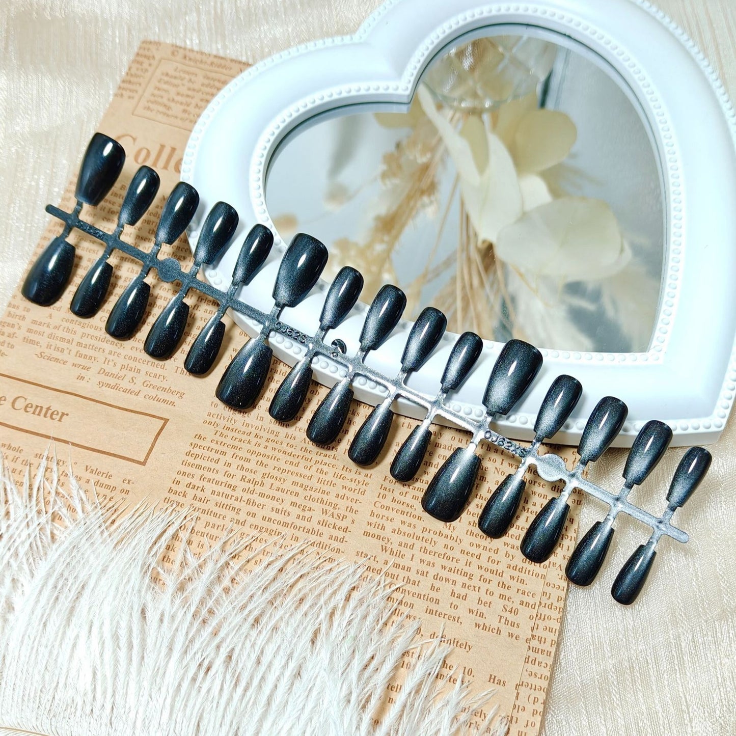 Glänzende Kunstnägel mit schimmerndem Finish Brehn