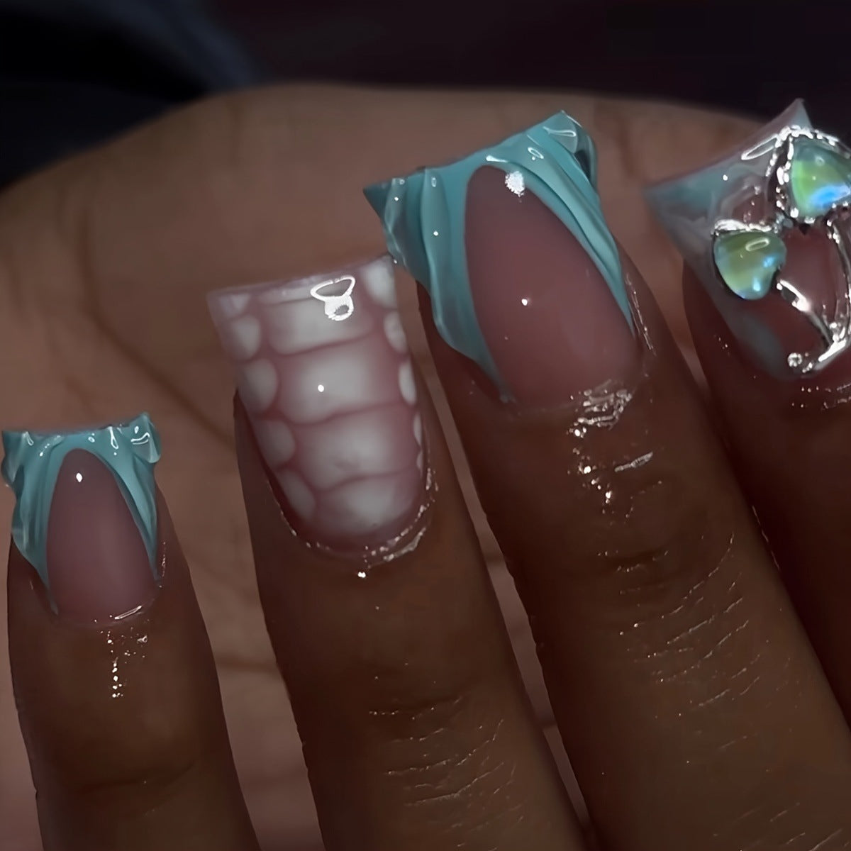 Künstlerische Nagelkunst Brehn