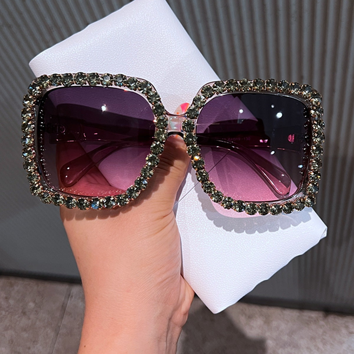 Damen glamouröse Quadro-Sonnenbrille mit strassverziertem Rahmen Brehn