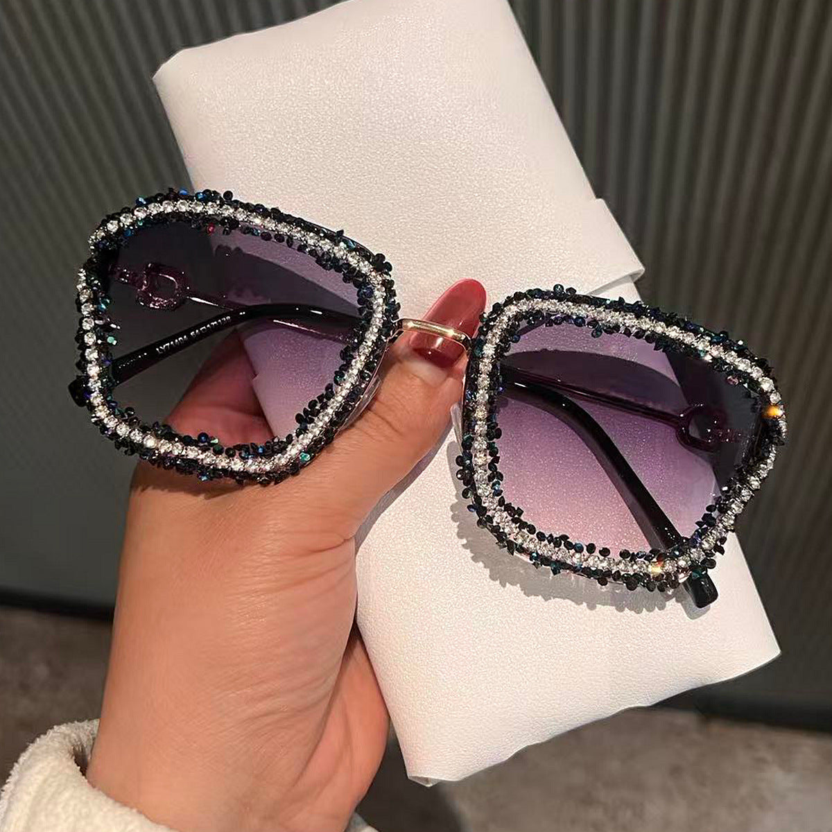 Damen Glamouröse Sonnenbrille mit funkelndem Strassbesatz Brehn