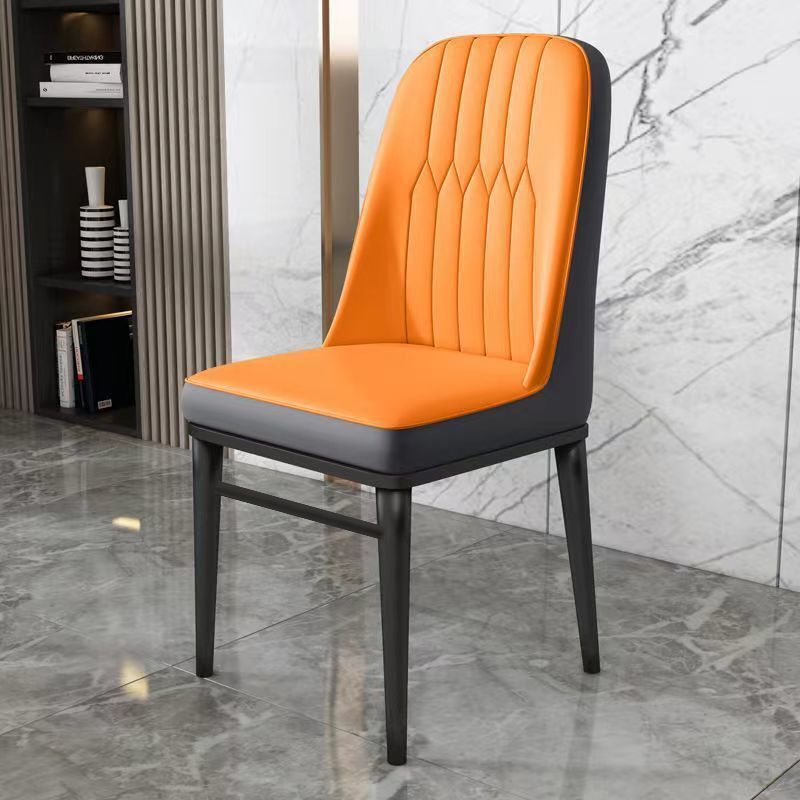 Designstuhl mit ergonomischer Polsterung Brehn