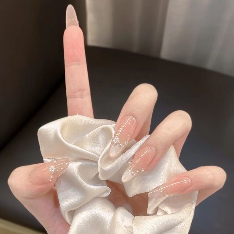 Elegante mit Strass verzierte Press-On Nagelspitzen Brehn