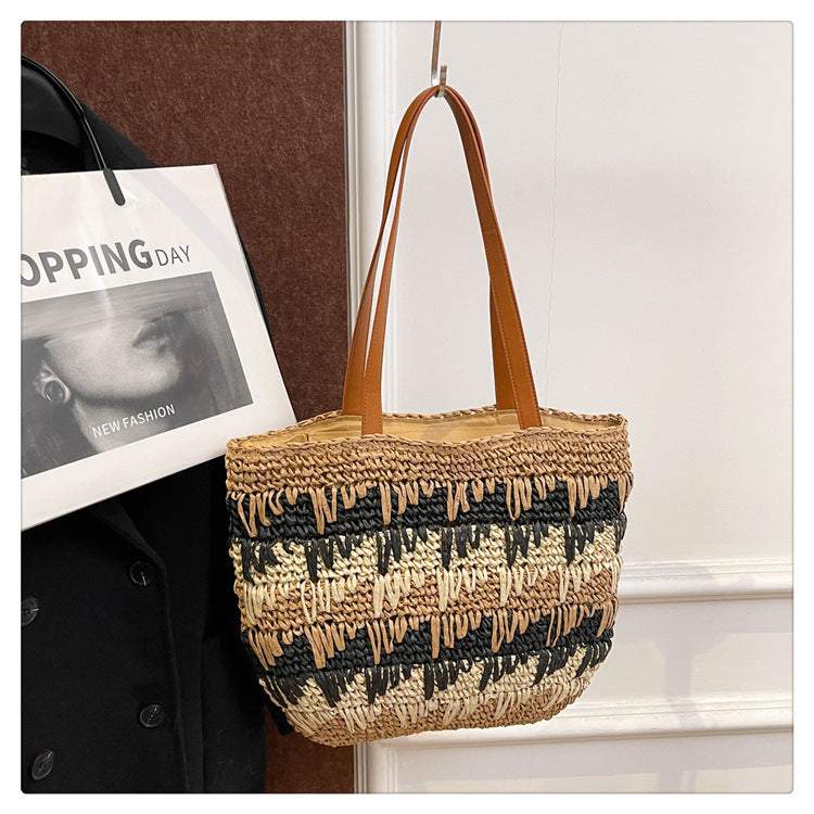 Geflochtene Strandtasche mit Ledergriffen Brehn