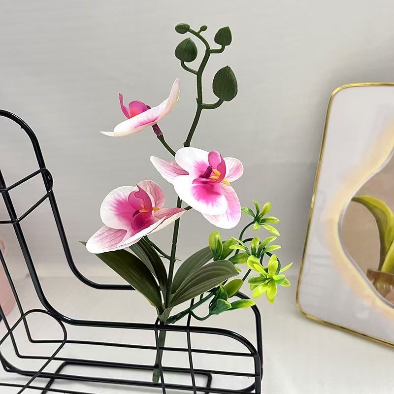Naturgetreues Orchideenarrangement