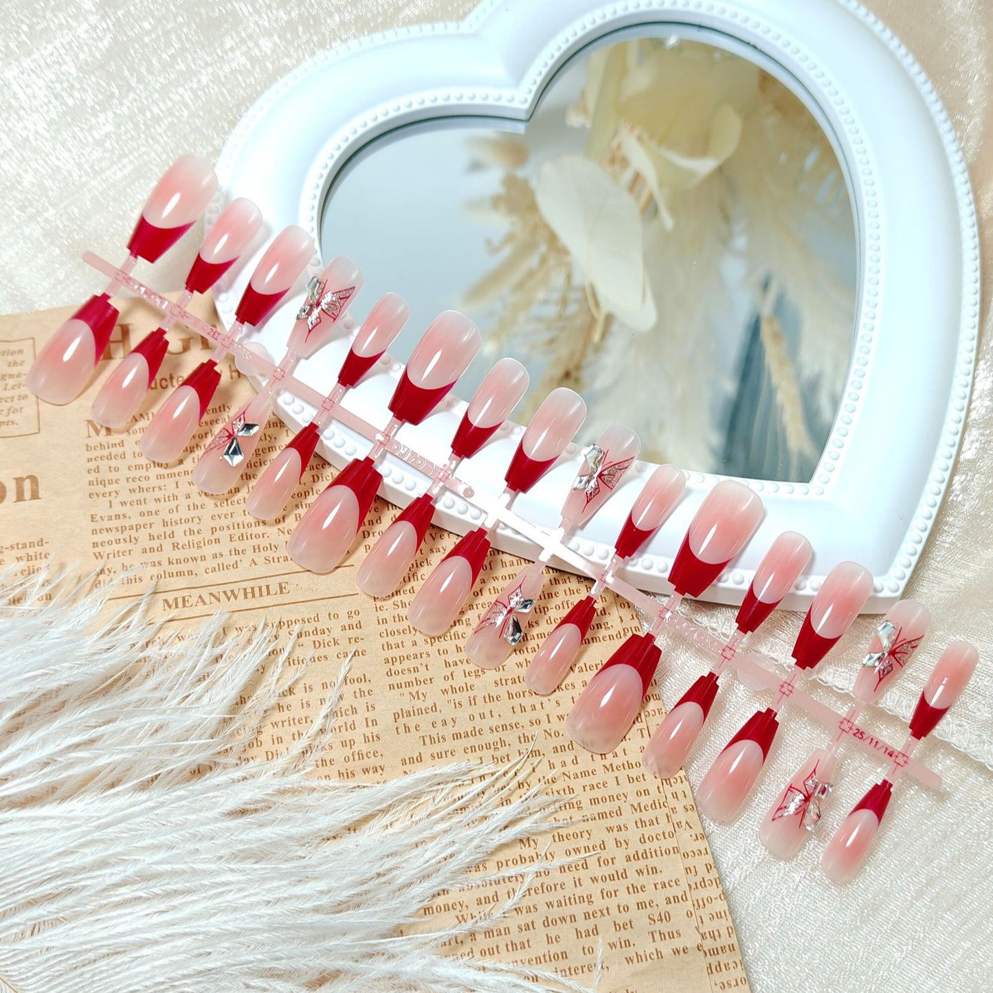 Kunstnägel mit Elegantem Blüten-Design und Glitzerakzenten Brehn