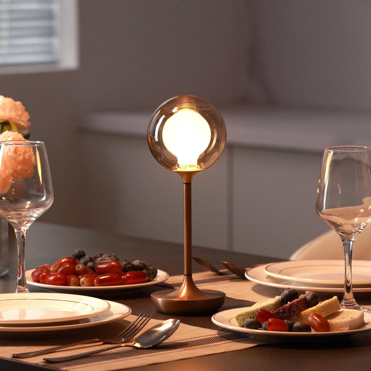 Elegante moderne Lampe für Schlafzimmer und Schreibtischbereiche