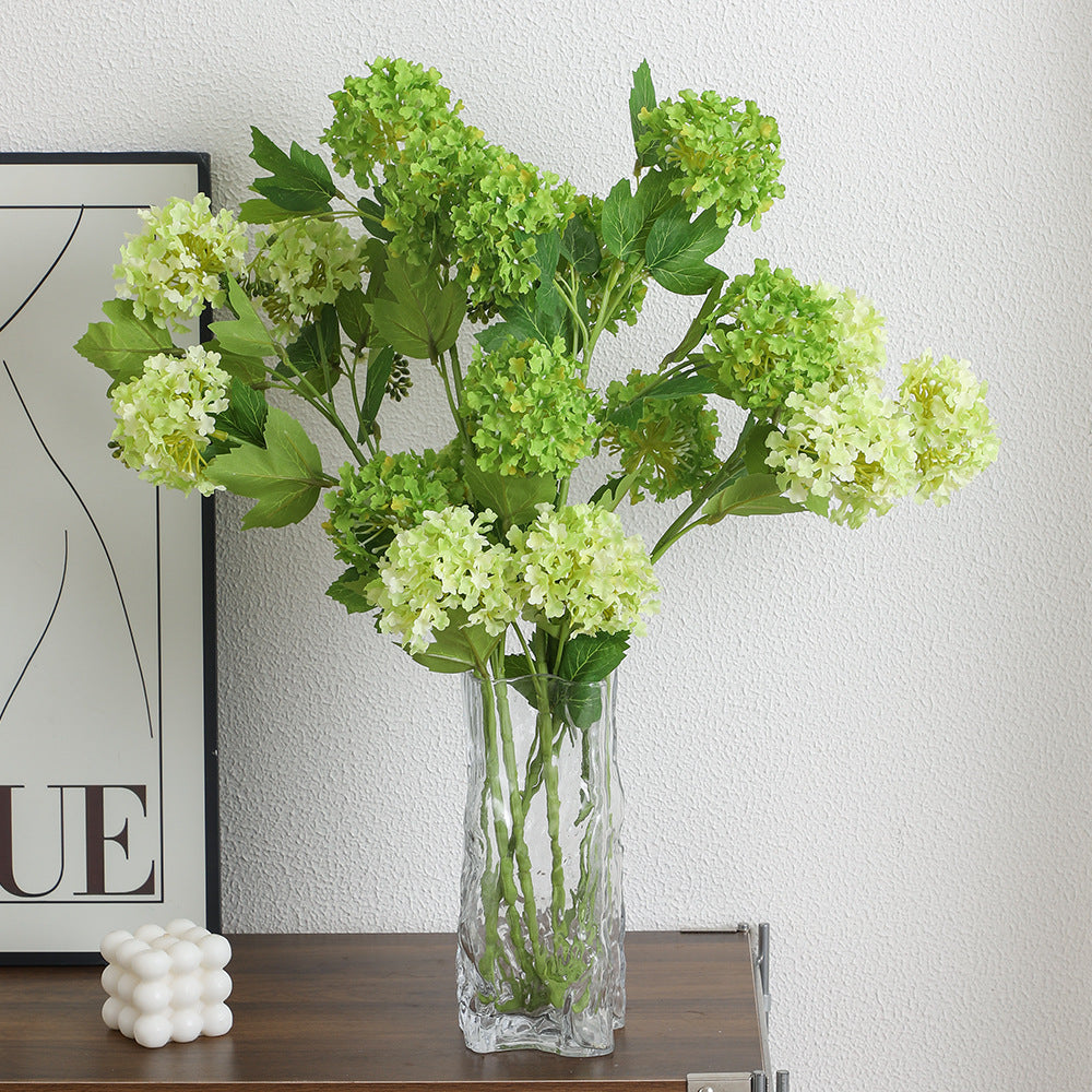 Künstlicher Hydrangeazweig mit lebhaften Blüten und detailreichen Blättern Brehn
