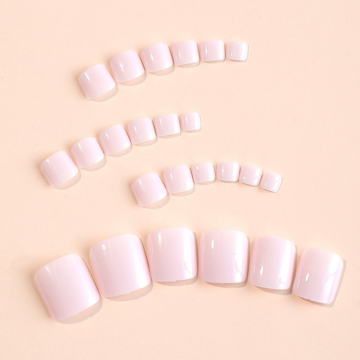 Kunstnagelset mit eleganten und minimalistischen Designs Brehn