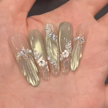 Ausführliche florale Nagelkunstverlängerungen